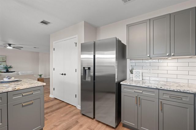 724 Lavaca LOOP, Elgin, TX 78621