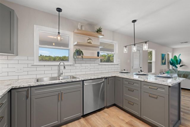 724 Lavaca LOOP, Elgin, TX 78621