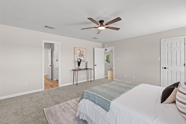 724 Lavaca LOOP, Elgin, TX 78621