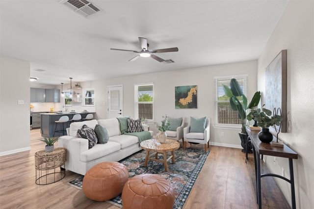 724 Lavaca LOOP, Elgin, TX 78621