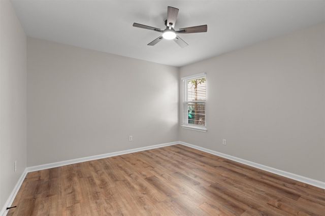 724 Lavaca LOOP, Elgin, TX 78621
