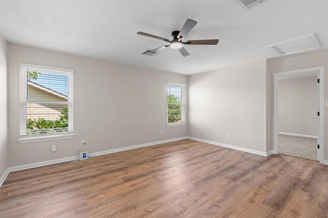 724 Lavaca LOOP, Elgin, TX 78621