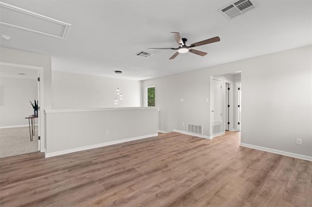 724 Lavaca LOOP, Elgin, TX 78621