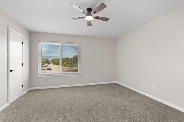 724 Lavaca LOOP, Elgin, TX 78621