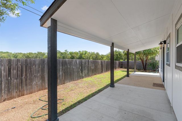 724 Lavaca LOOP, Elgin, TX 78621