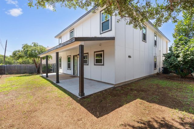 724 Lavaca LOOP, Elgin, TX 78621