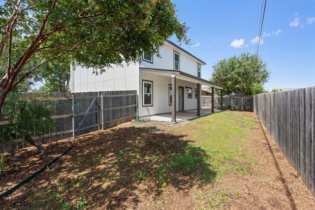 724 Lavaca LOOP, Elgin, TX 78621