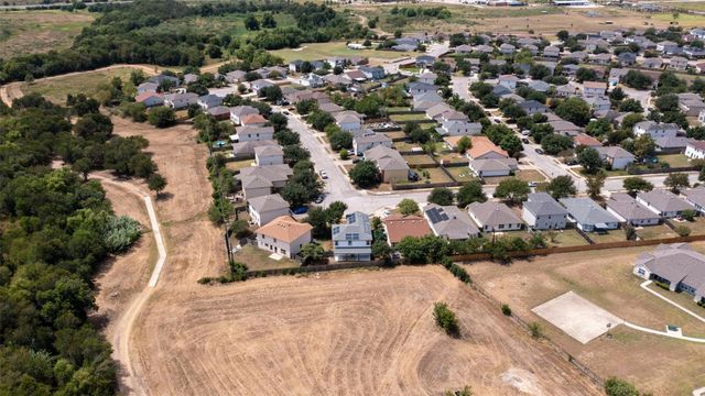 724 Lavaca LOOP, Elgin, TX 78621