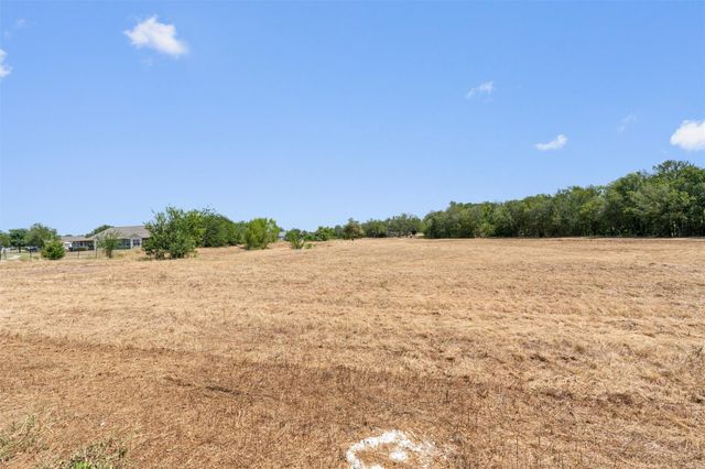 724 Lavaca LOOP, Elgin, TX 78621