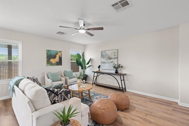 724 Lavaca LOOP, Elgin, TX 78621