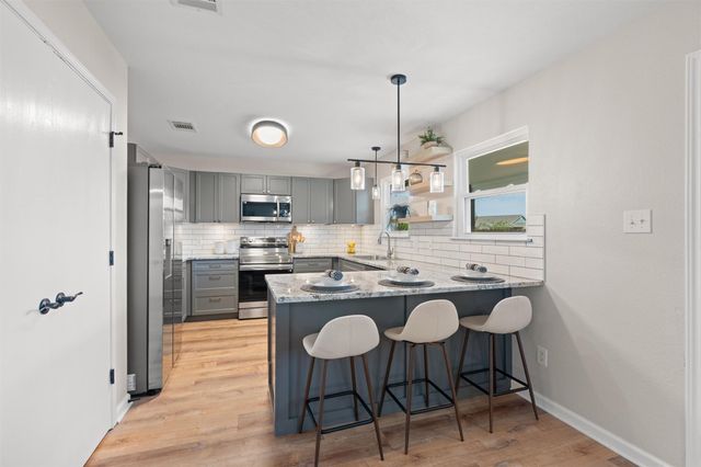 724 Lavaca LOOP, Elgin, TX 78621