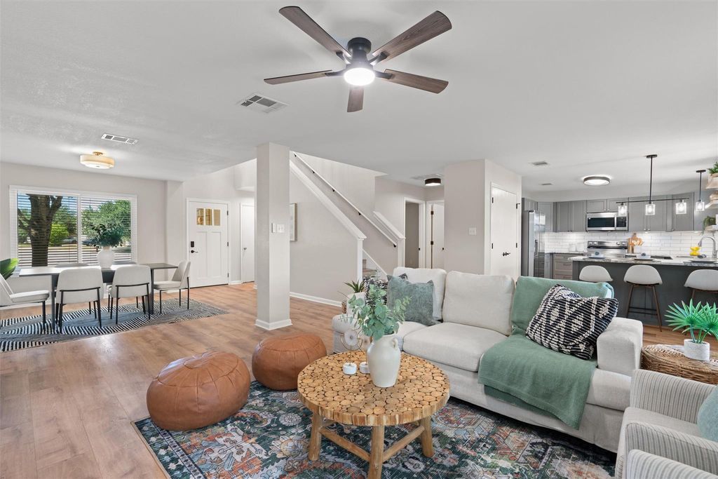 724 Lavaca LOOP, Elgin, TX 78621