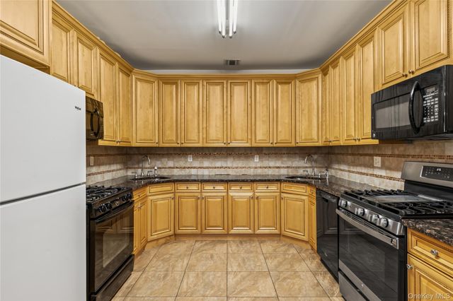 1206 Parkview Drive, Spring Valley, NY 10977