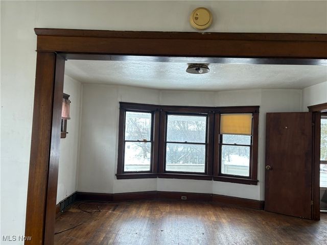 13302 Beachwood Avenue, Cleveland, OH 44105