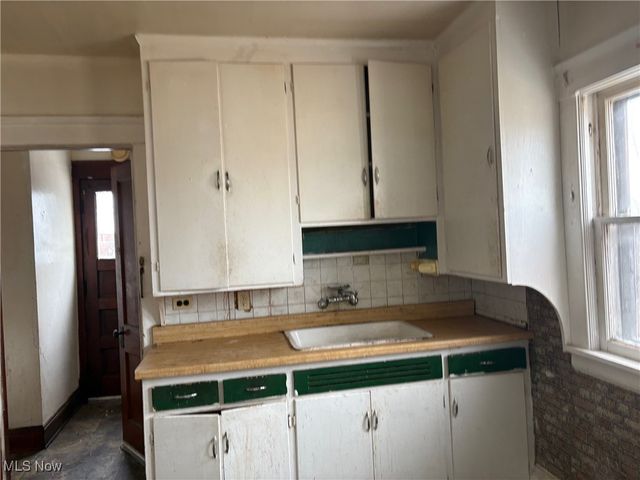 13302 Beachwood Avenue, Cleveland, OH 44105