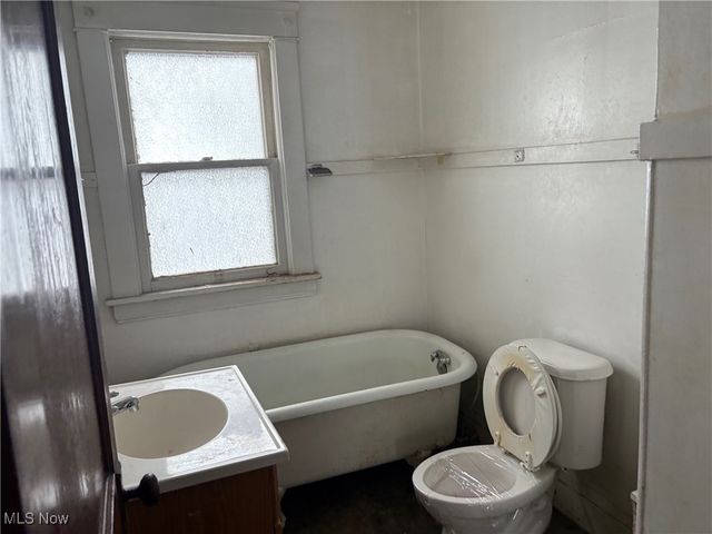 13302 Beachwood Avenue, Cleveland, OH 44105