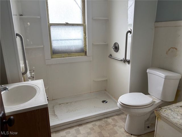 13302 Beachwood Avenue, Cleveland, OH 44105