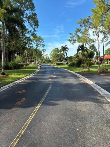 2074 Pine Isle LN 2074, Naples, FL 34112