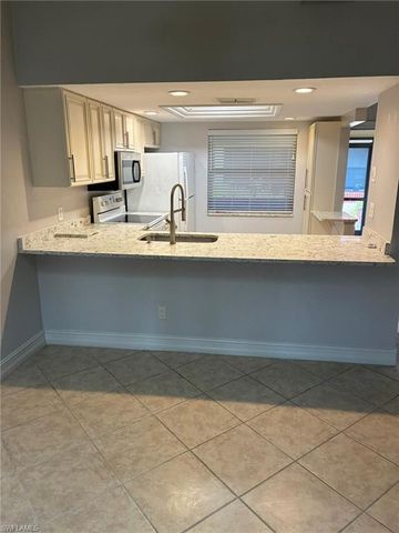 2074 Pine Isle LN 2074, Naples, FL 34112