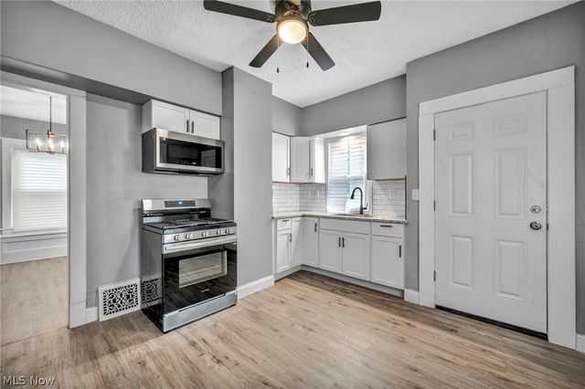 3250 W 99th Street, Cleveland, OH 44102