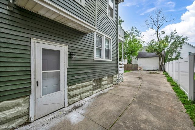 3250 W 99th Street, Cleveland, OH 44102