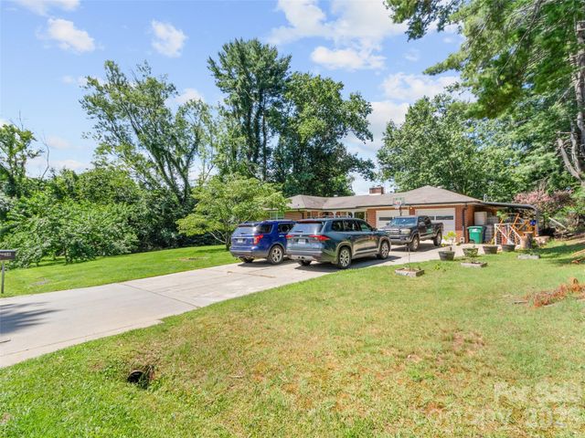 38 Crowell Road, Asheville, NC 28806