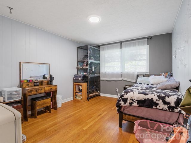 38 Crowell Road, Asheville, NC 28806