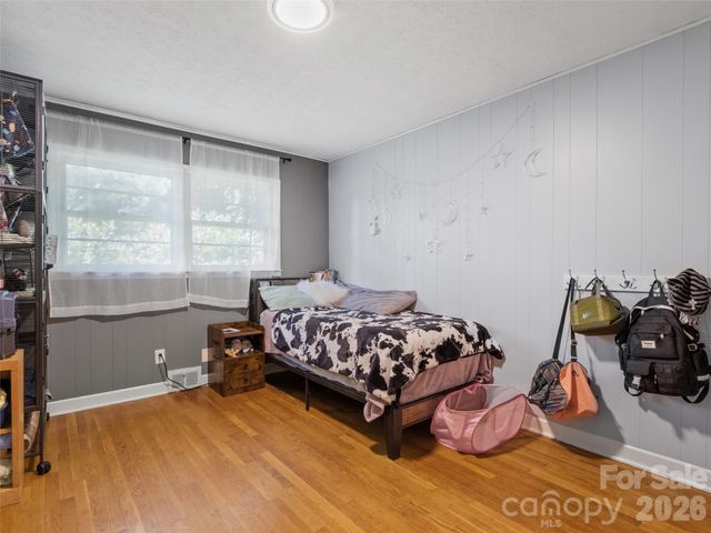38 Crowell Road, Asheville, NC 28806