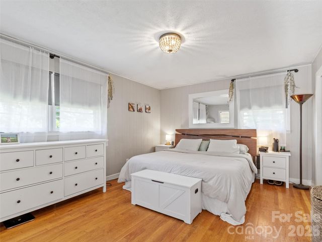 38 Crowell Road, Asheville, NC 28806