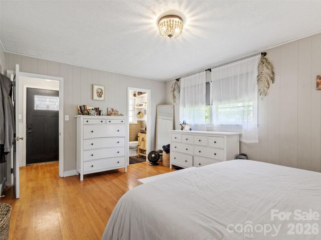 38 Crowell Road, Asheville, NC 28806