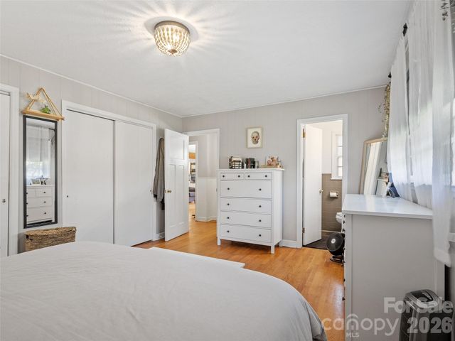 38 Crowell Road, Asheville, NC 28806