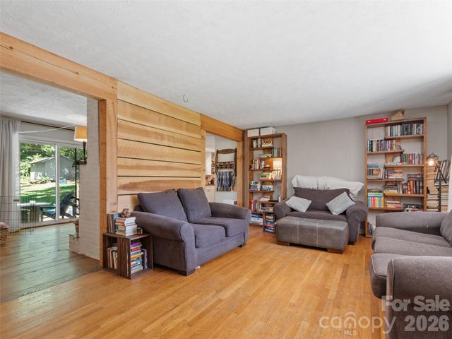 38 Crowell Road, Asheville, NC 28806