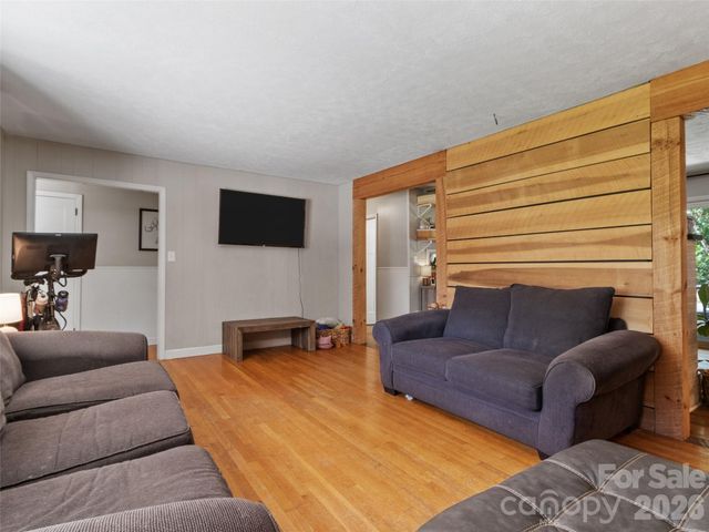 38 Crowell Road, Asheville, NC 28806