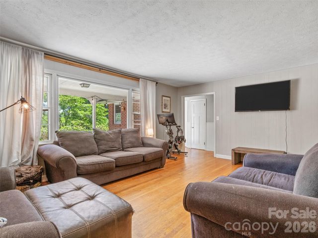 38 Crowell Road, Asheville, NC 28806
