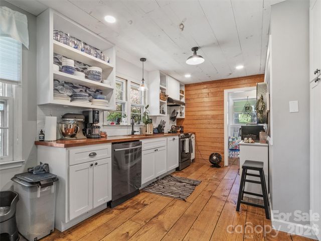 38 Crowell Road, Asheville, NC 28806