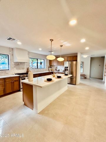 524 W HARMONT Drive, Phoenix, AZ 85021