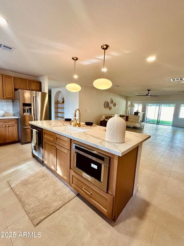 524 W HARMONT Drive, Phoenix, AZ 85021