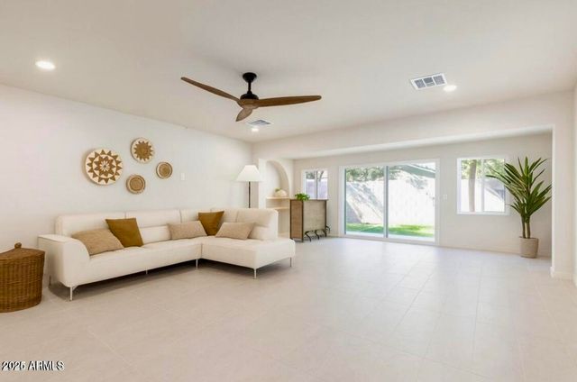 524 W HARMONT Drive, Phoenix, AZ 85021