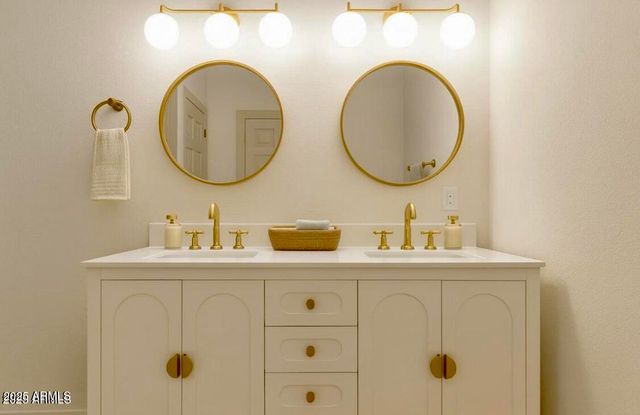 524 W HARMONT Drive, Phoenix, AZ 85021