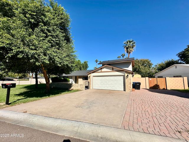 524 W HARMONT Drive, Phoenix, AZ 85021