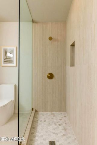 524 W HARMONT Drive, Phoenix, AZ 85021