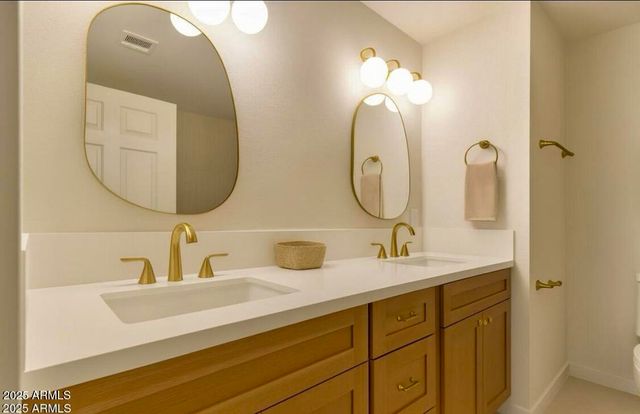 524 W HARMONT Drive, Phoenix, AZ 85021