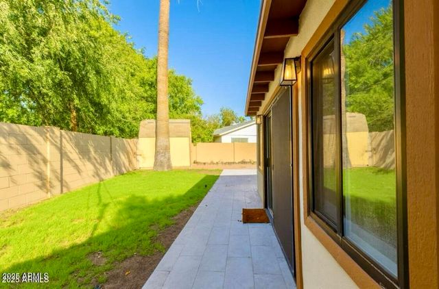 524 W HARMONT Drive, Phoenix, AZ 85021