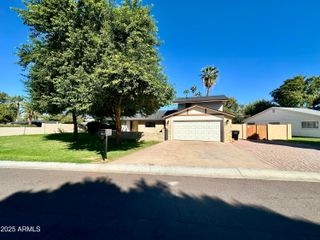 524 W HARMONT Drive, Phoenix, AZ 85021