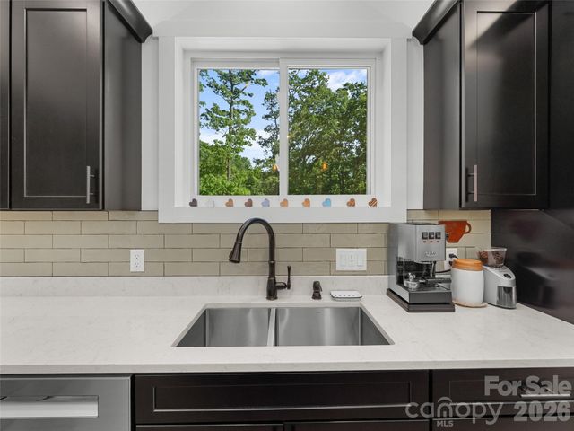 852 Marshall Ridge Road, Edneyville, NC 28792