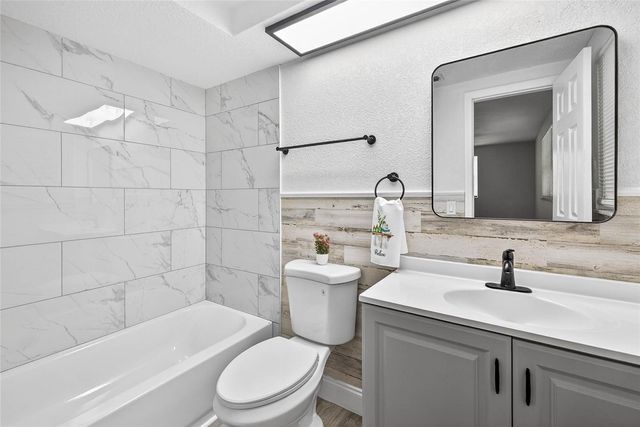 8907 FARMINGTON LANE, Port Richey, FL 34668