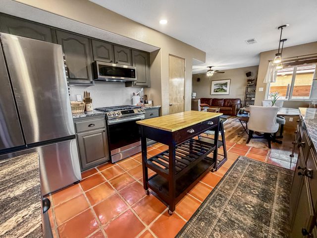 4528 Ambrose Alday Loop SE, Rio Rancho, NM 87124