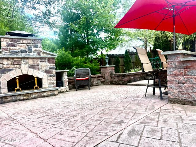 14 Foxhound Circle, Mechanicville, NY 12118