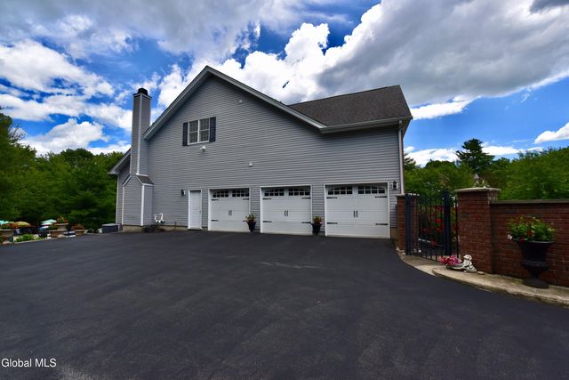 14 Foxhound Circle, Mechanicville, NY 12118