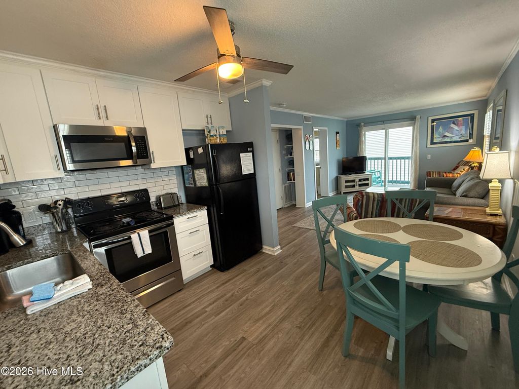 Image 4 of property listing at 1404 Canal Drive Apt 27, Carolina Beach, NC 28428